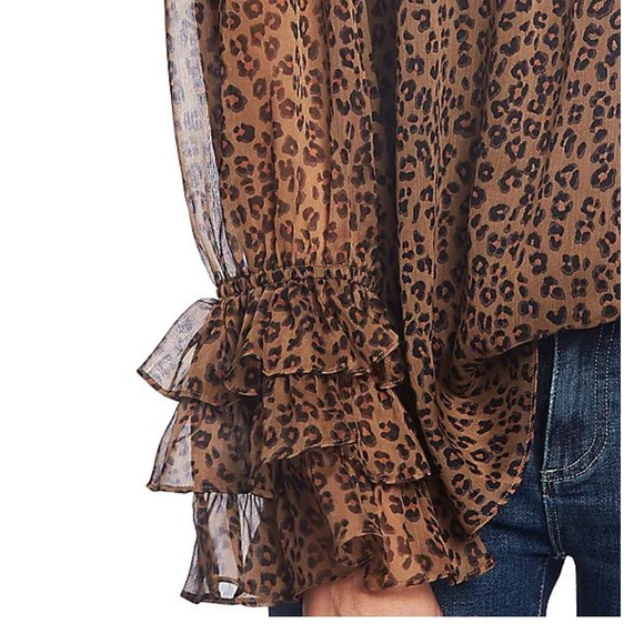 SALE🎉 New !CeCe Ruffle top - Picture 9 of 10